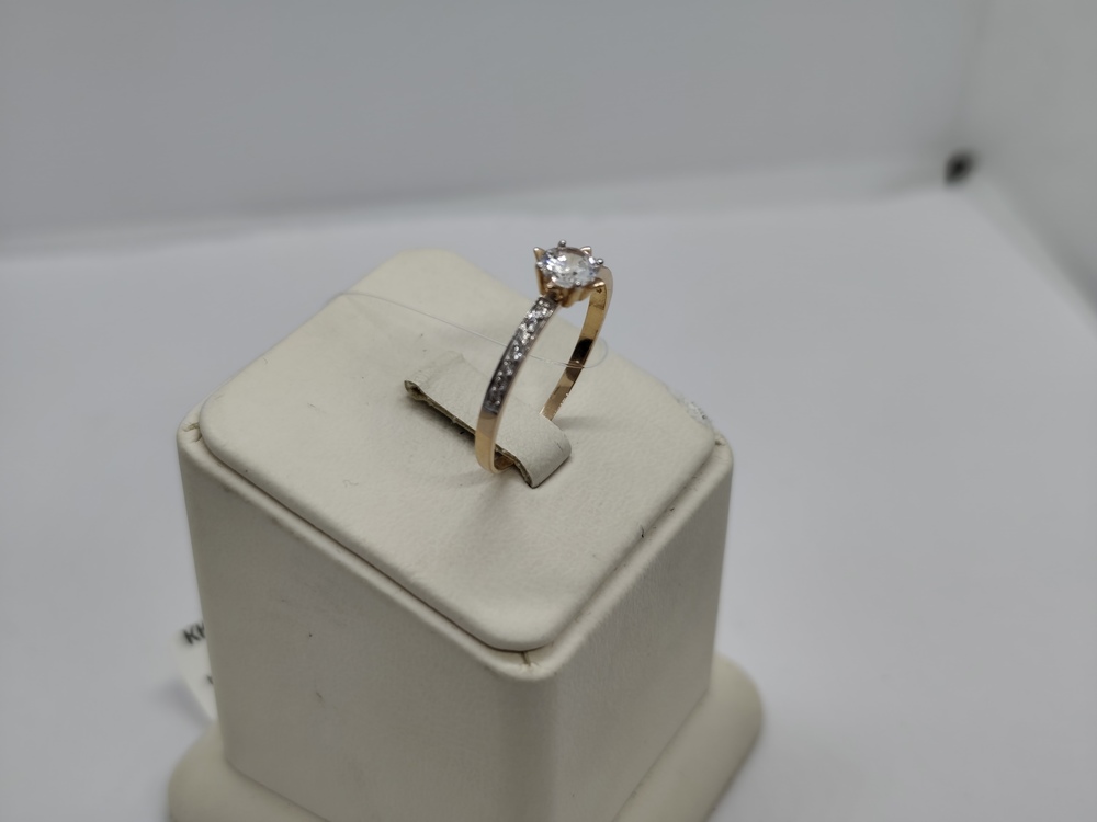 КОЛЬЦО С КАМНЯМИ (Au 585)