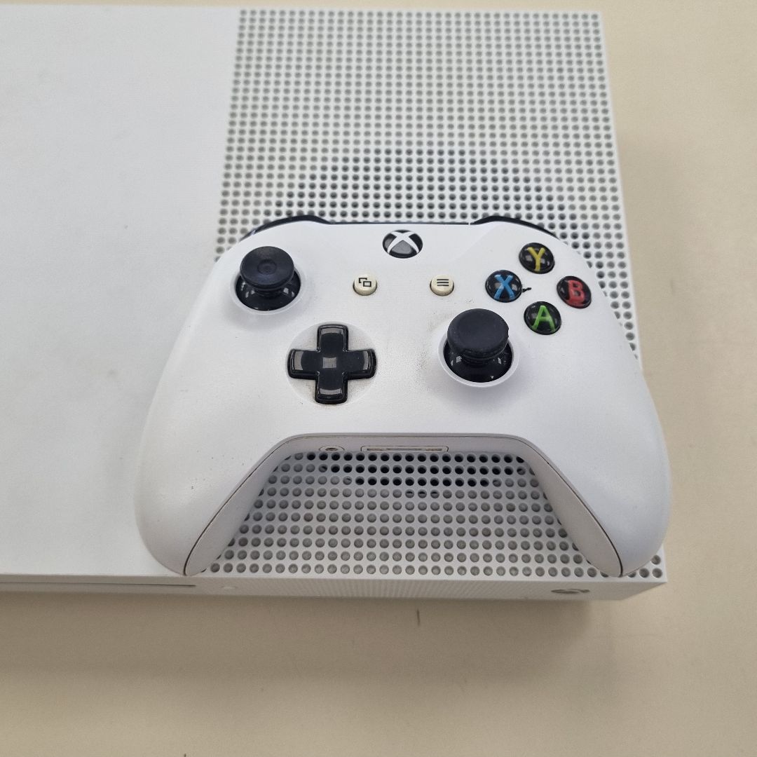 Игровая приставка Xbox One S 500Gb Игровая приставка Xbox One S 500Gb