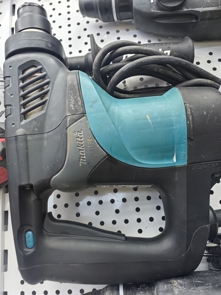 Перфоратор Makita HR 2810