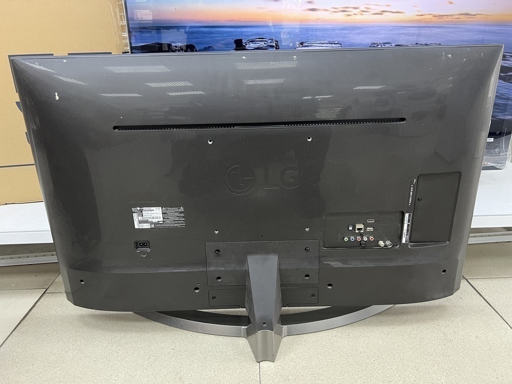 LED Телевизор LG 43UH676V