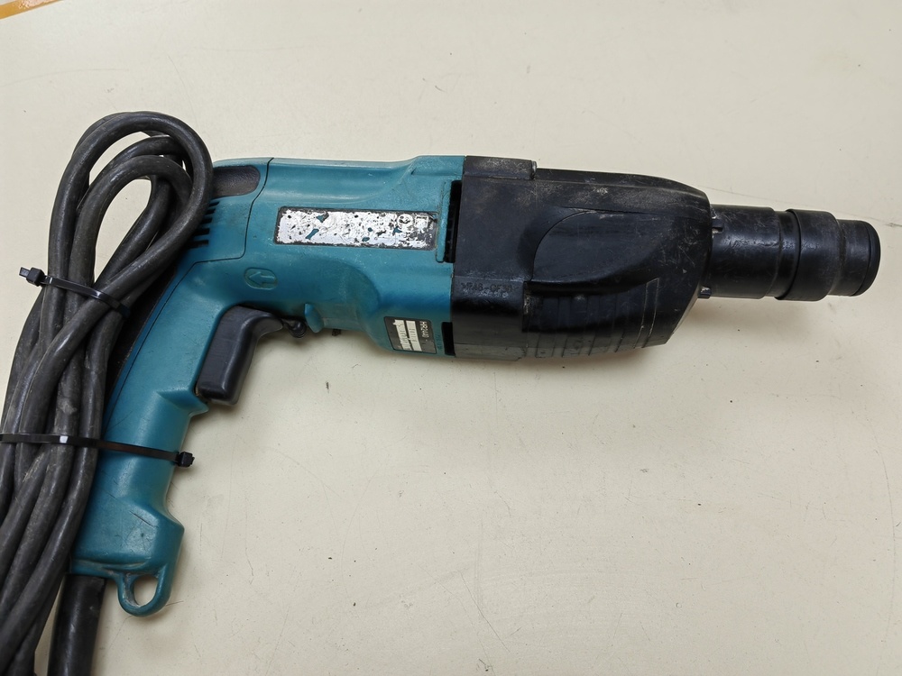 Перфоратор Makita HR2440