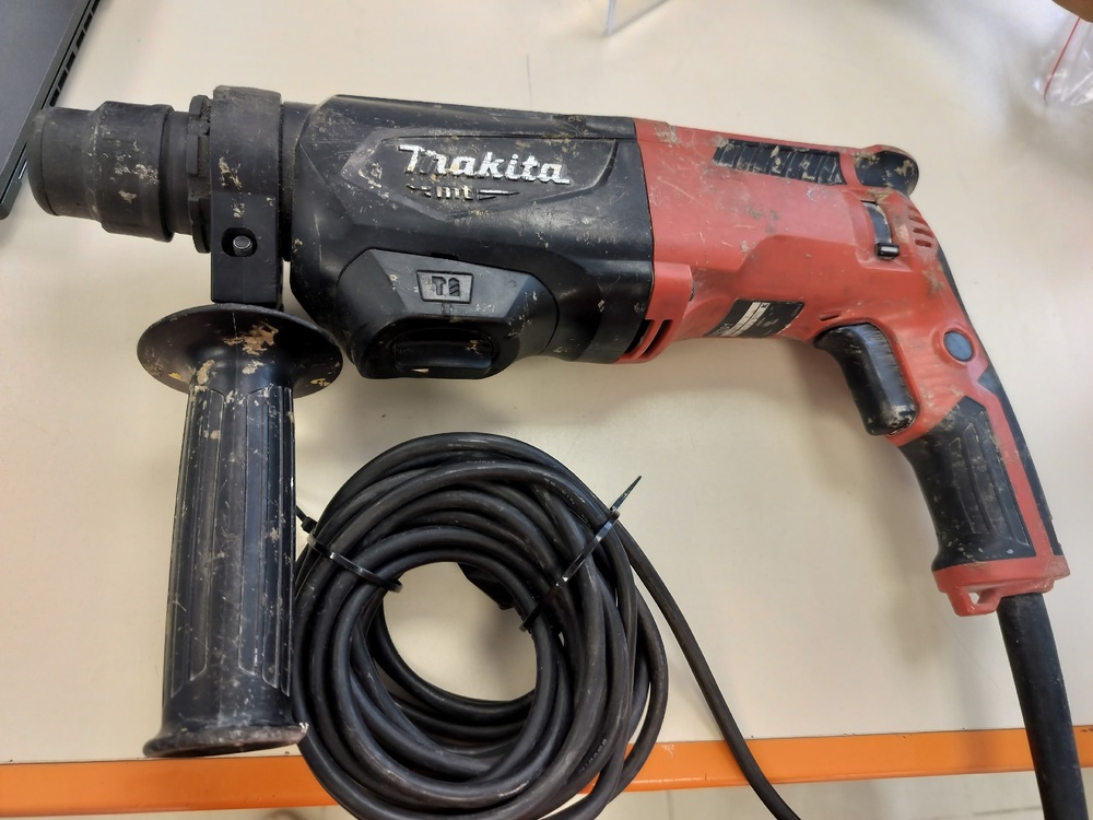 Перфоратор Makita M8701