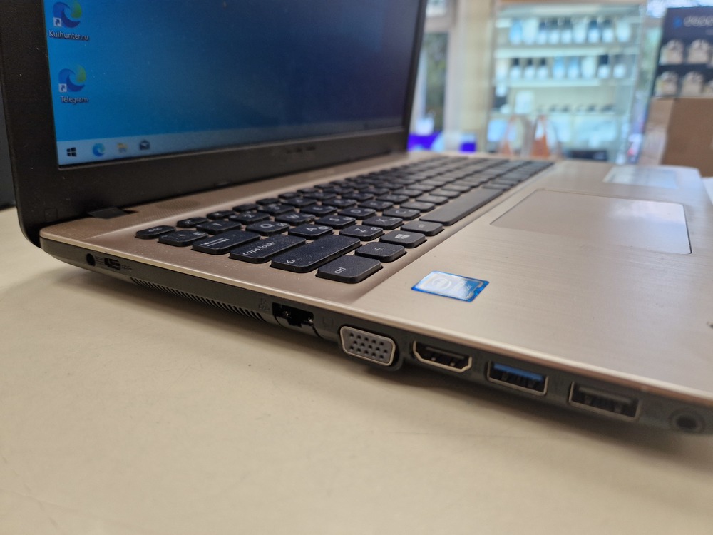 Ноутбук ASUS; Celeron N4020, HD Graphics, 4 Гб, 256 Гб, Нет