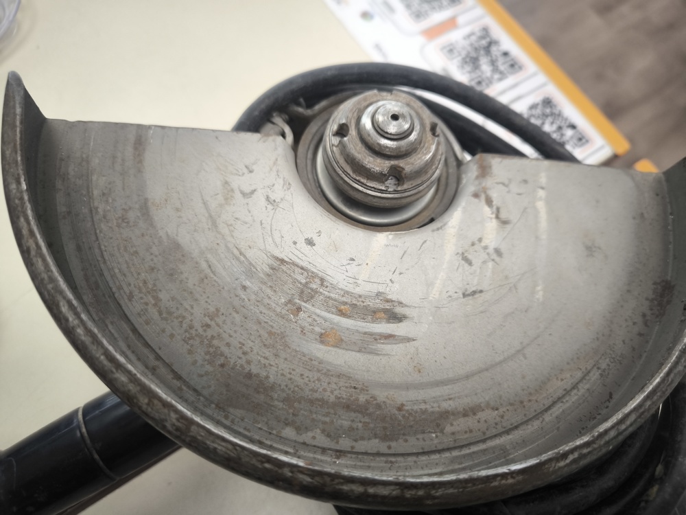 Угловая шлифмашина Makita 9069S