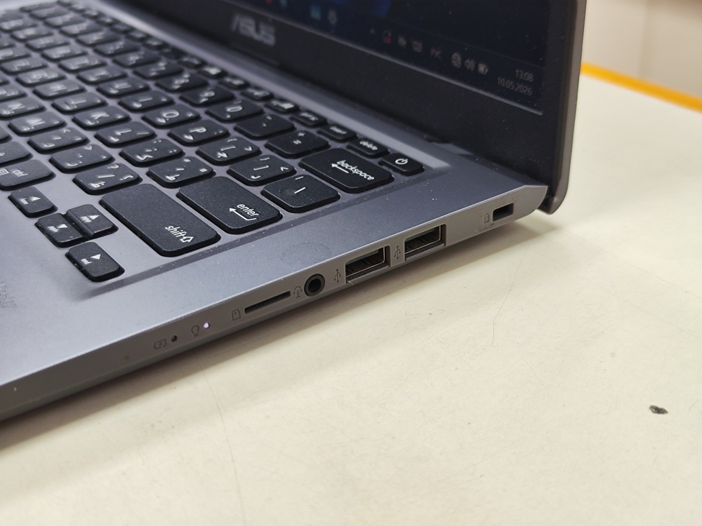 Ноутбук ASUS; Core i5-1035G1, Radeon Graphics, 4 Гб, 240 Гб, Нет