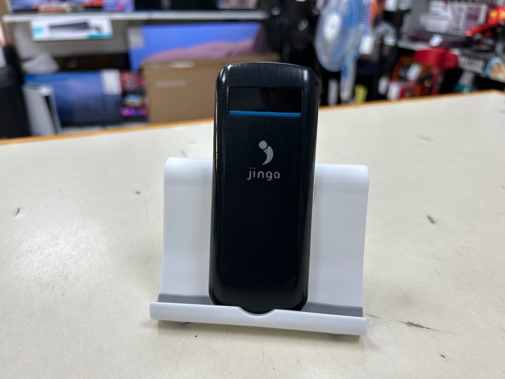 Мобильный телефон Jinga F200N