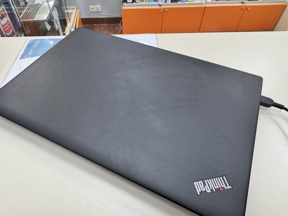 Ноутбук Lenovo thinkpad; A8-7100, Radeon R5 series, 8 Гб, 250 Гб, Нет