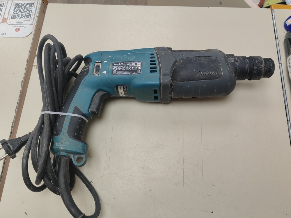 Перфоратор Makita HR2470