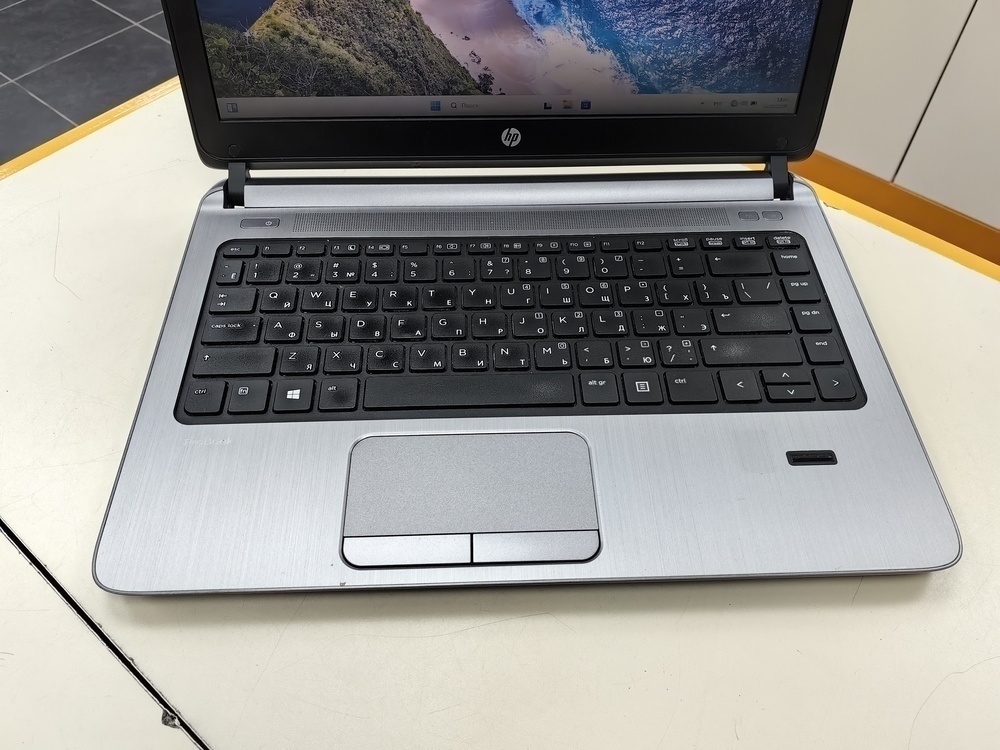 Ноутбук HP; Core i3-4030U,  Intel(R) Graphics, 4 Гб, 240 Гб, Нет
