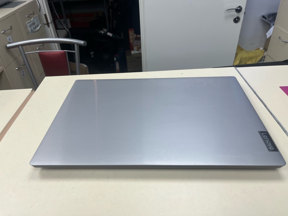 Ноутбук Lenovo; Core i3-10110U, Intel UHD Graphics, 8 Гб, 256 Гб, Нет