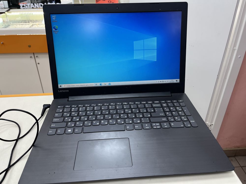 Ноутбук Lenovo 330; Core i3-7020U, GeForce MX150 (25 W), 12 Гб, 256 Гб, 500 Гб
