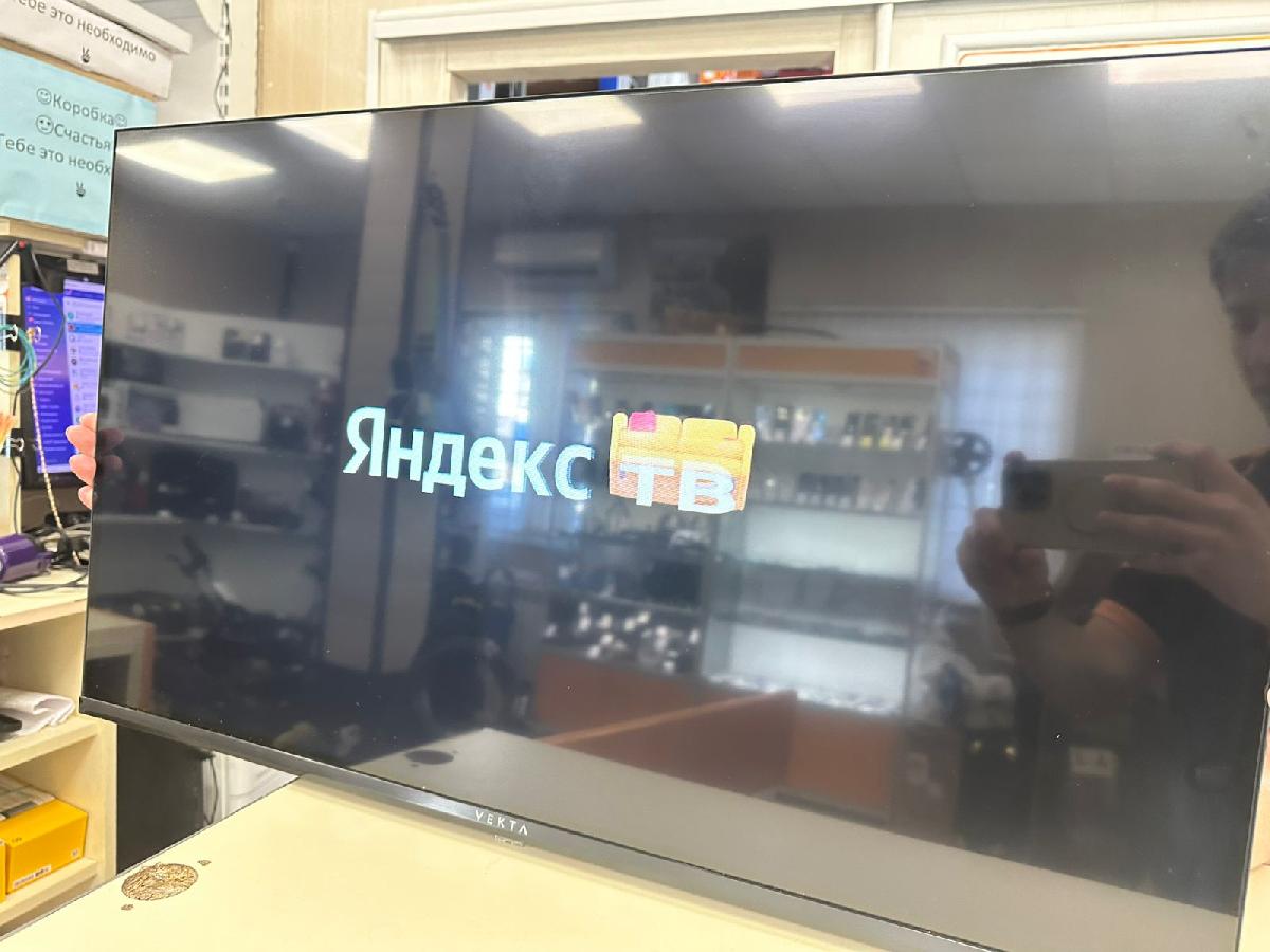LED Телевизор Vekta LD-32sr4215wt