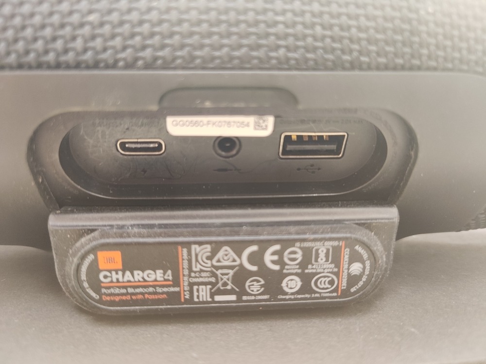 Портативная акустика JBL CHARGE 4