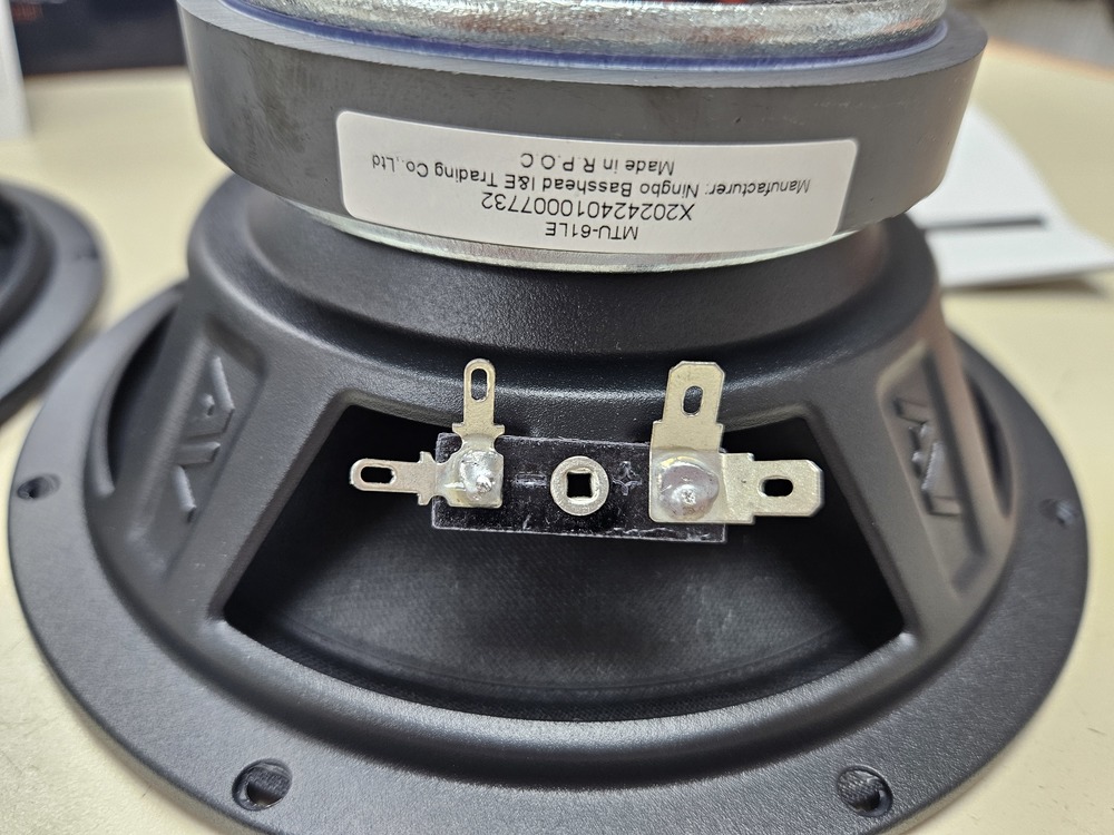 Автоакустика передняя Avatar MTU-61LE