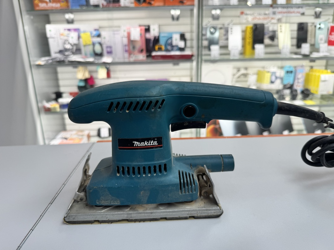 Шлифовальная машина Makita BO3700