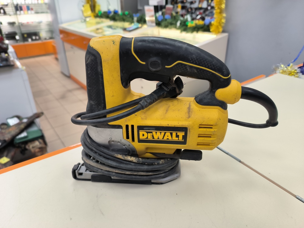 Лобзик Dewalt DW349-ks