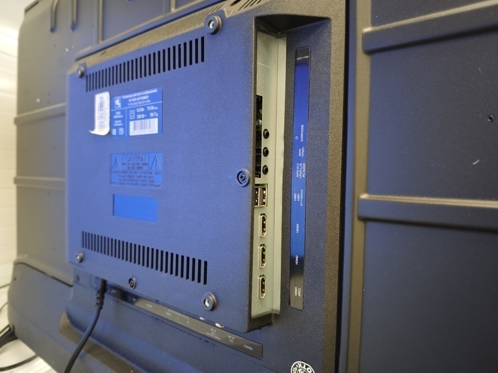 LED Телевизор HI VHIX-43F169MSY