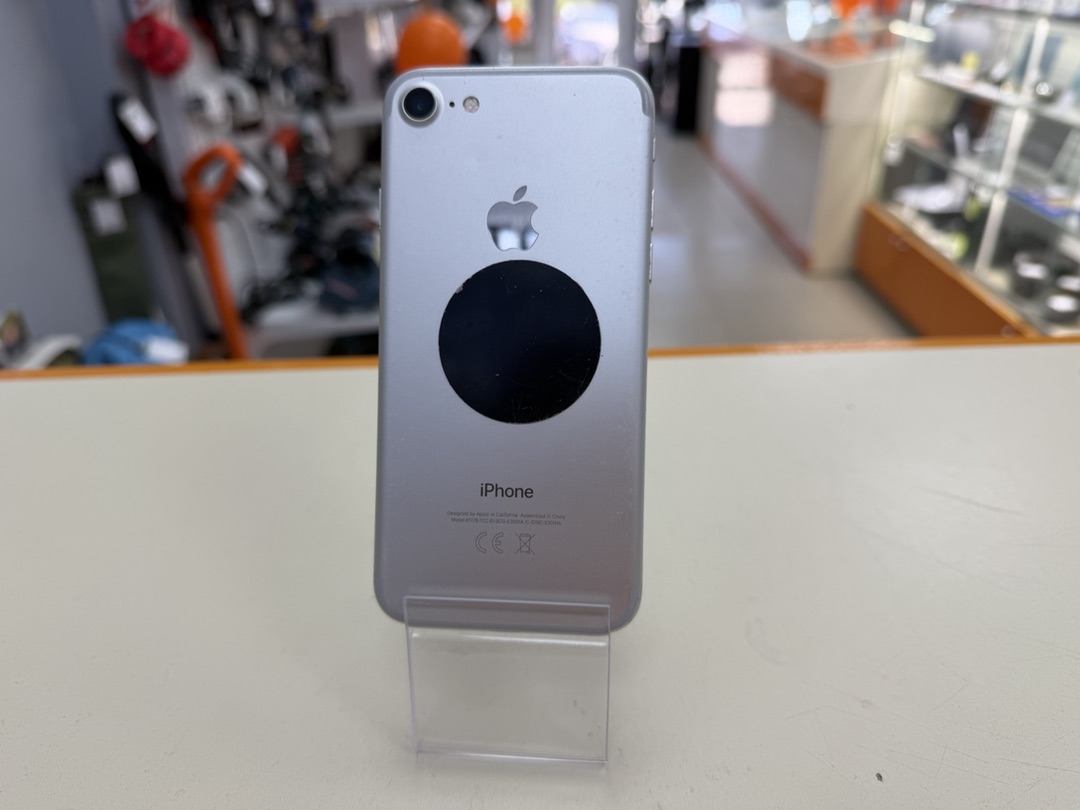 Смартфон Apple iPhone 7 32Gb