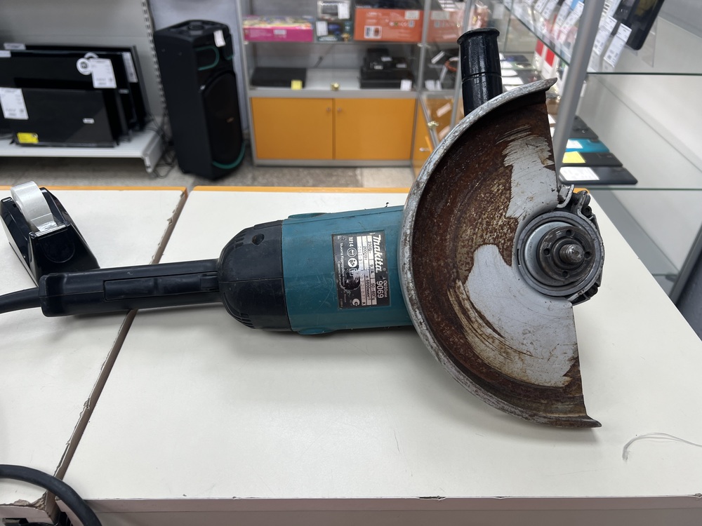 Угловая шлифмашина Makita 9069F