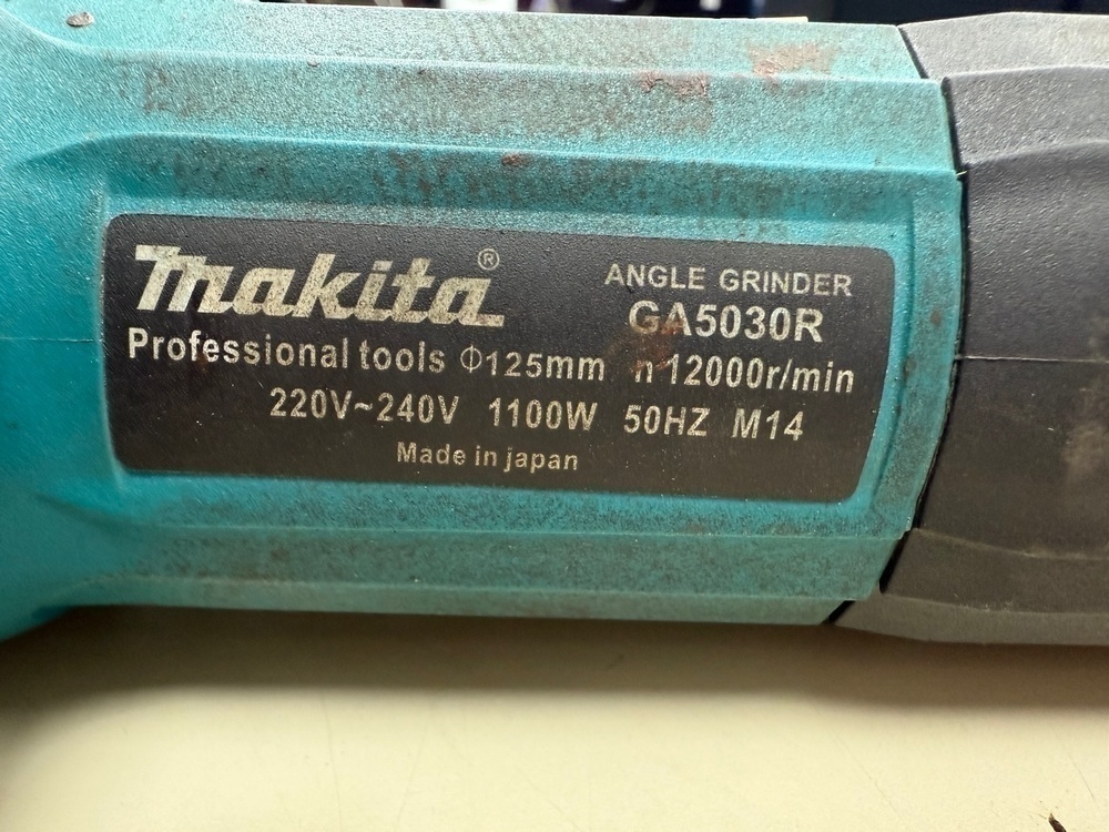 Угловая шлифмашина Makita GA5030R
