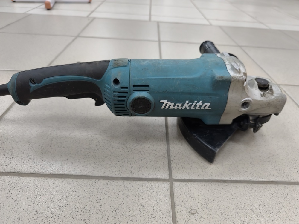 Угловая шлифмашина Makita GA9050