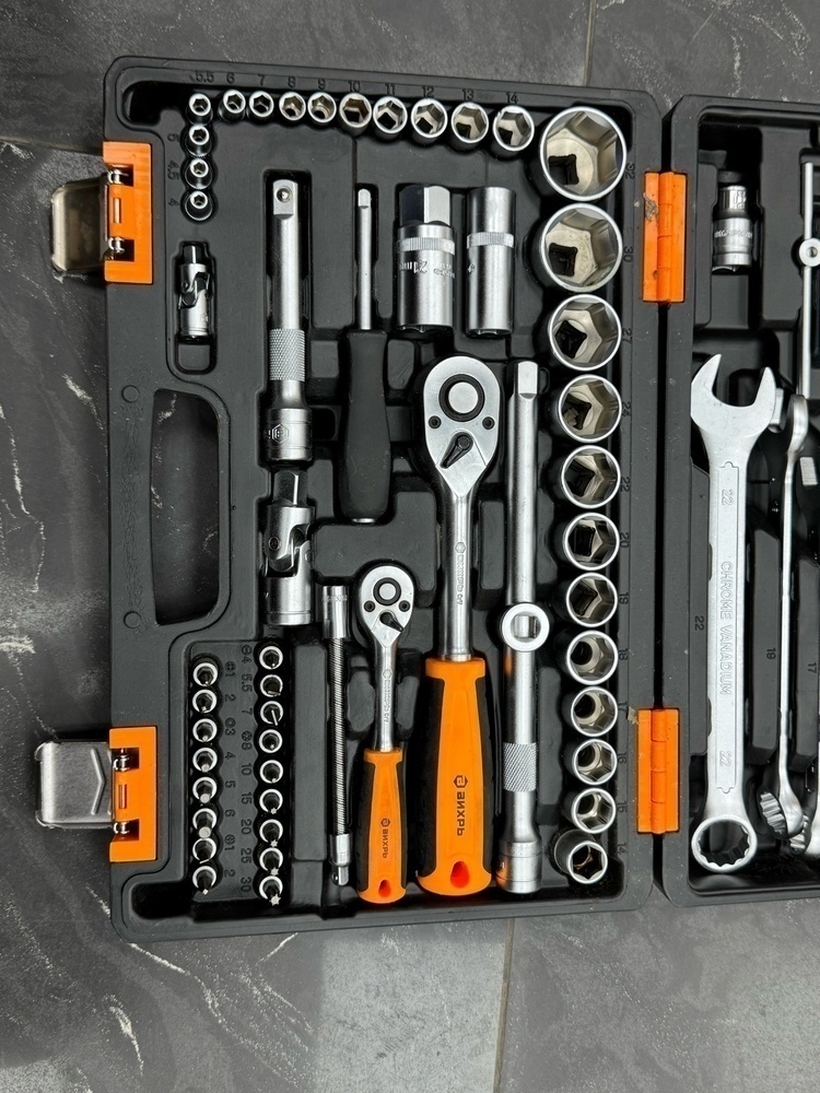 Набор инструментов Вихрь 94 предмета