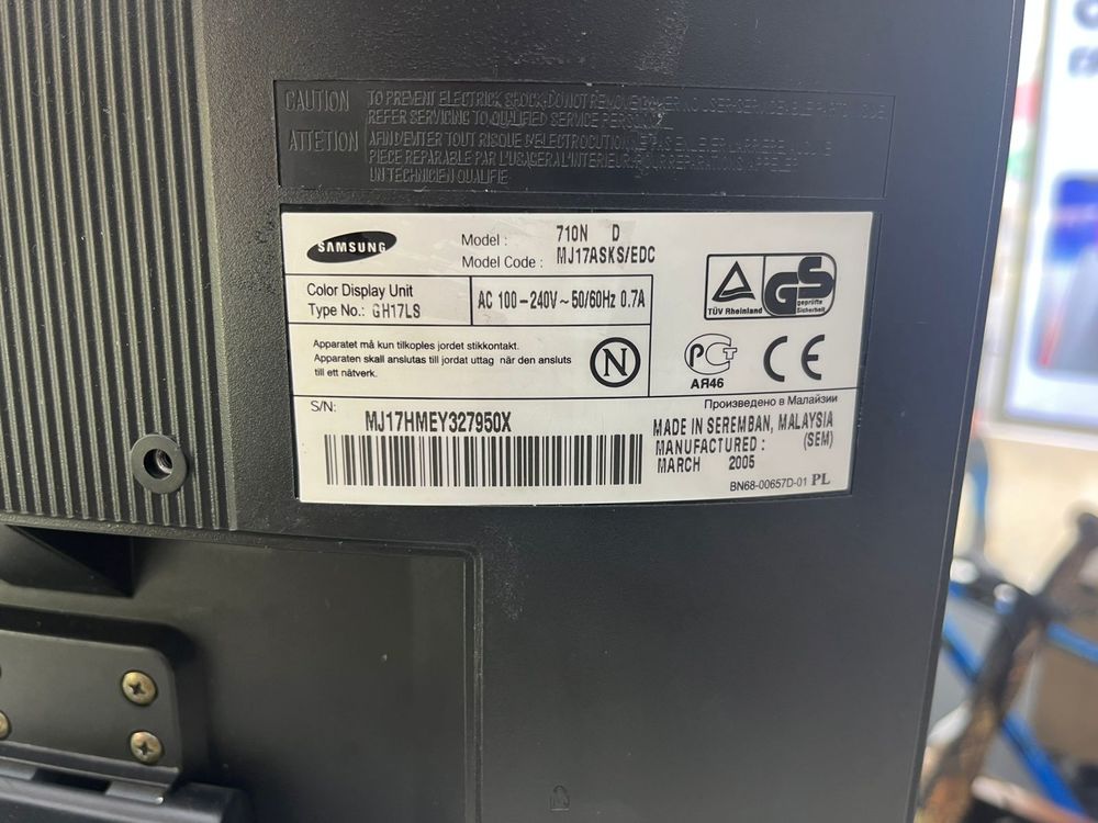 Монитор Samsung SyncMaster 710V