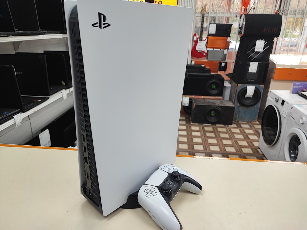 Игровая приставка PlayStation 5 825Gb (С дисководом)