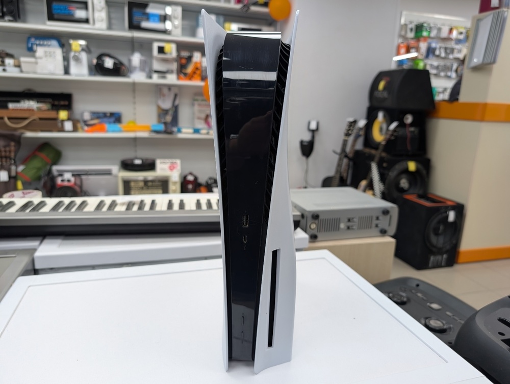 Игровая приставка PlayStation 5 825Gb (С дисководом)