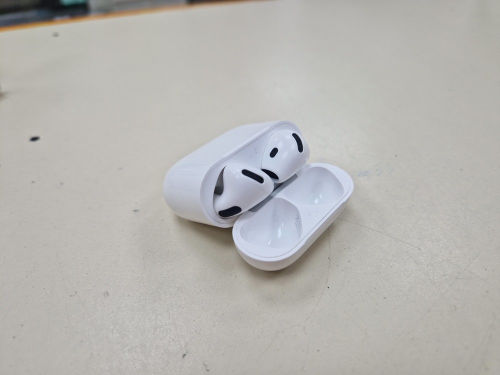 Наушники беспроводные Apple Airpods 4