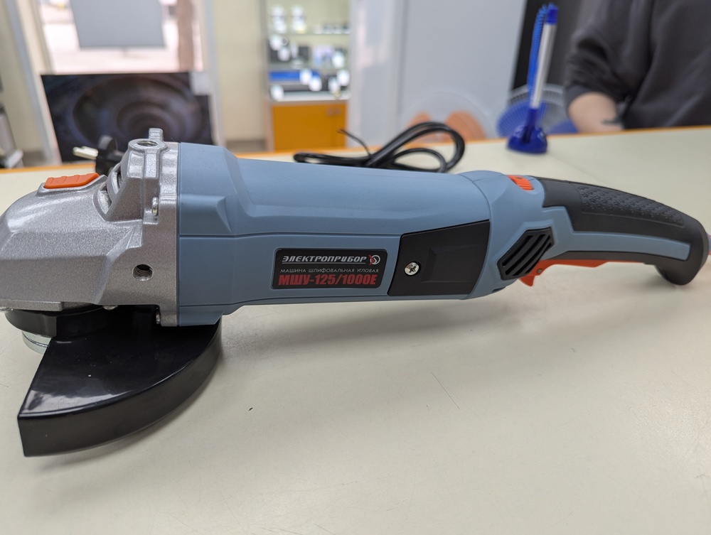 Угловая шлифмашина Электроприбор УШМ-125/1000Е