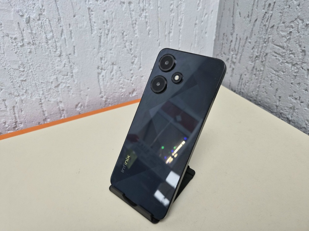 Смартфон Infinix HOT 30i 4/64