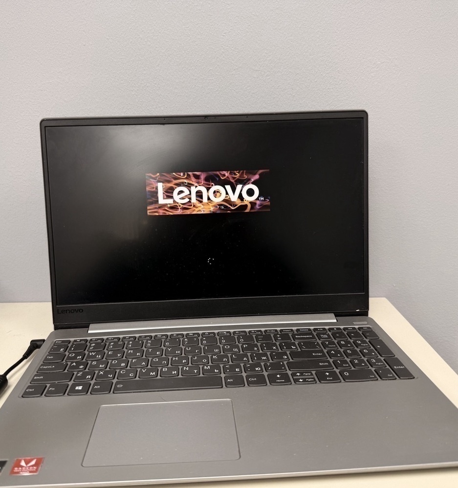 Ноутбук Lenovo; Ryzen 5 2500U, Radeon Vega 8, 4 Гб, 240 Гб, Нет