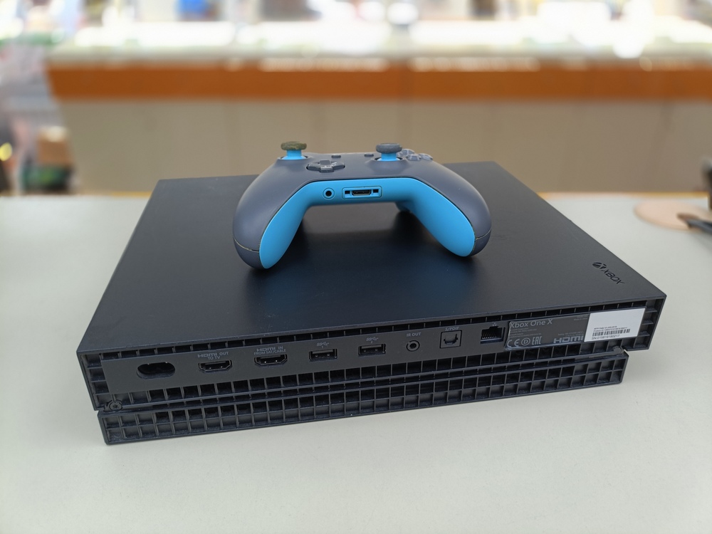 Игровая приставка Xbox One X 1Tb
