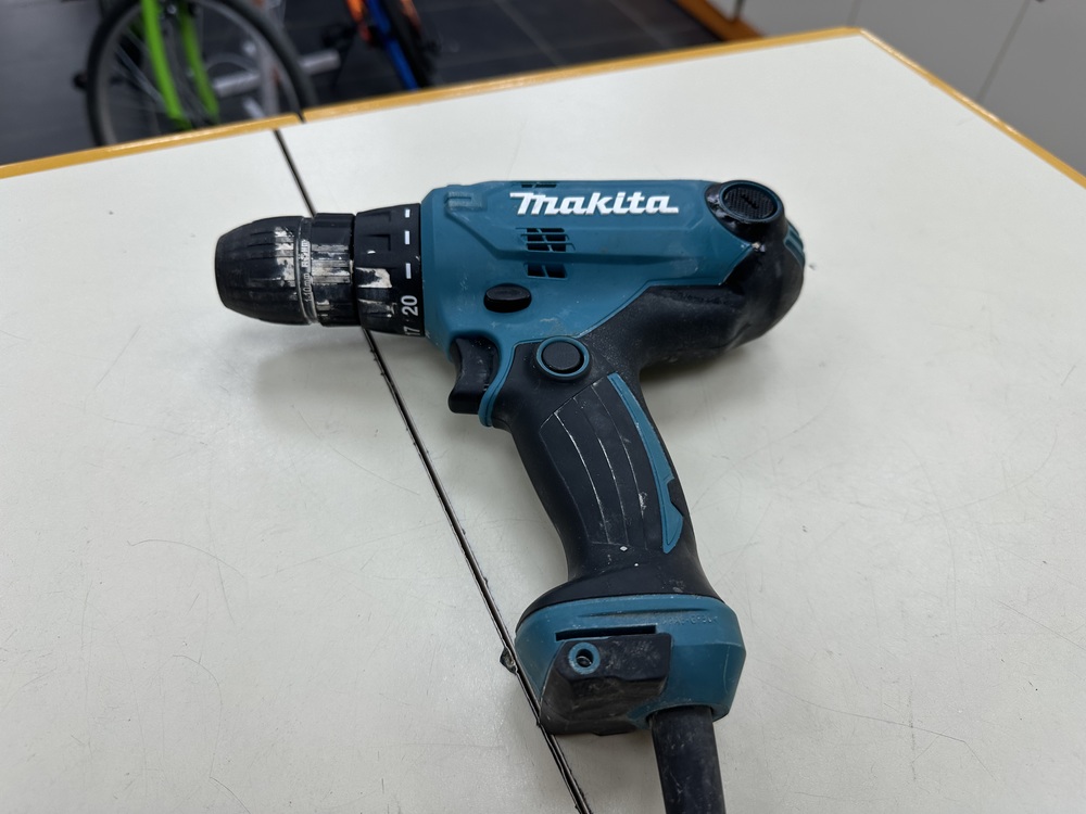 Шуруповерт Makita DF0300