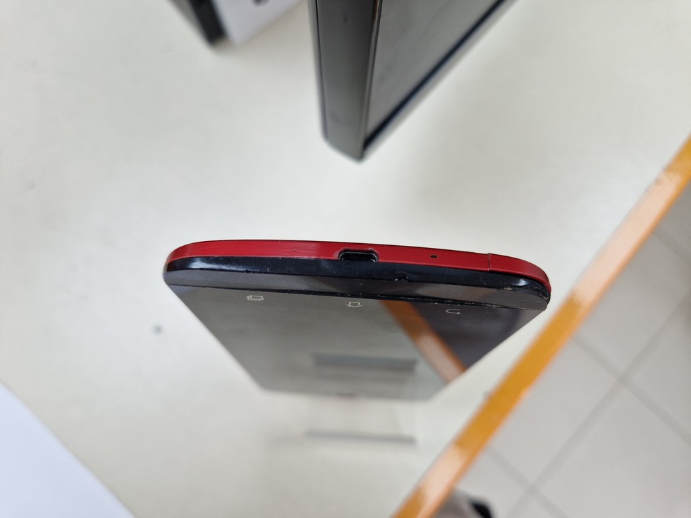 Смартфон Asus ZD551KL