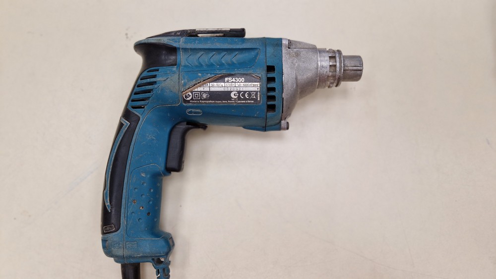 Шуруповерт Makita FS4300