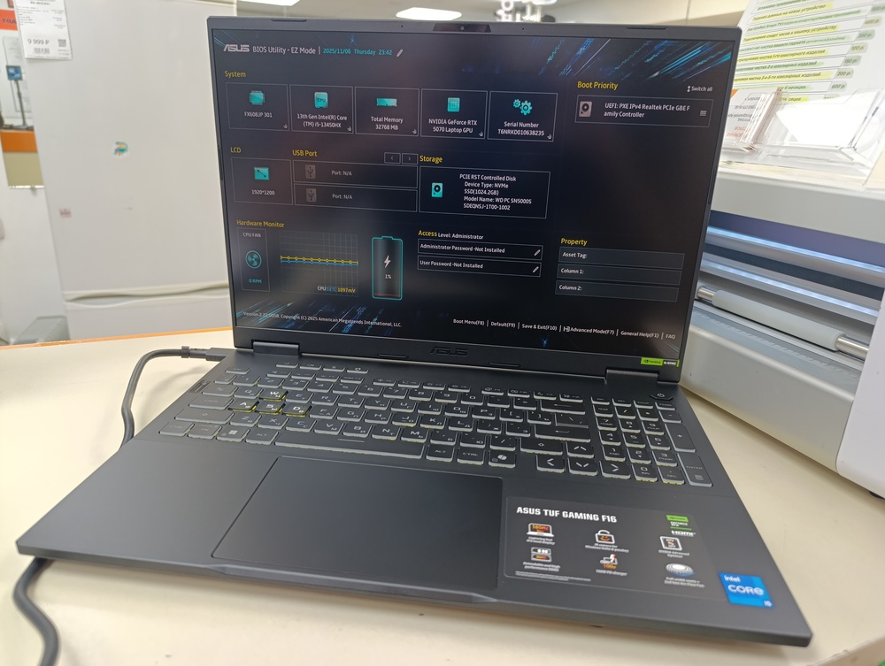 Ноутбук ASUS; i5-13450HX, Geforce RTX 5070, 32 Гб, 1 Tb, Нет