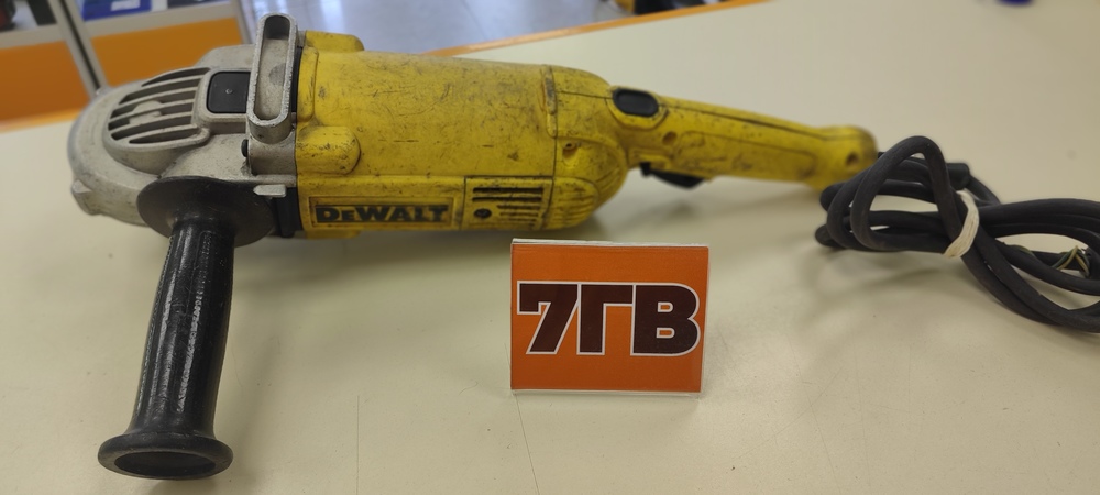 Угловая шлифмашина Dewalt DWE 492KS