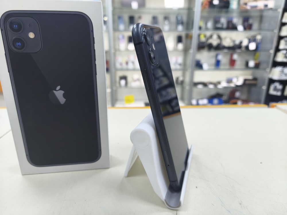 Смартфон Apple iPhone 11 64Gb