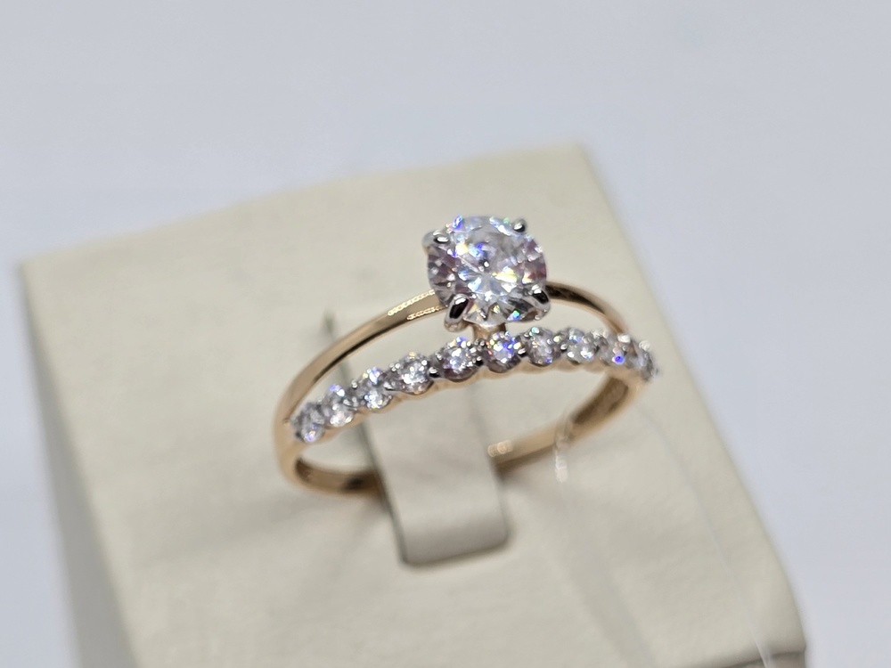 КОЛЬЦО С КАМНЯМИ (Au 585)