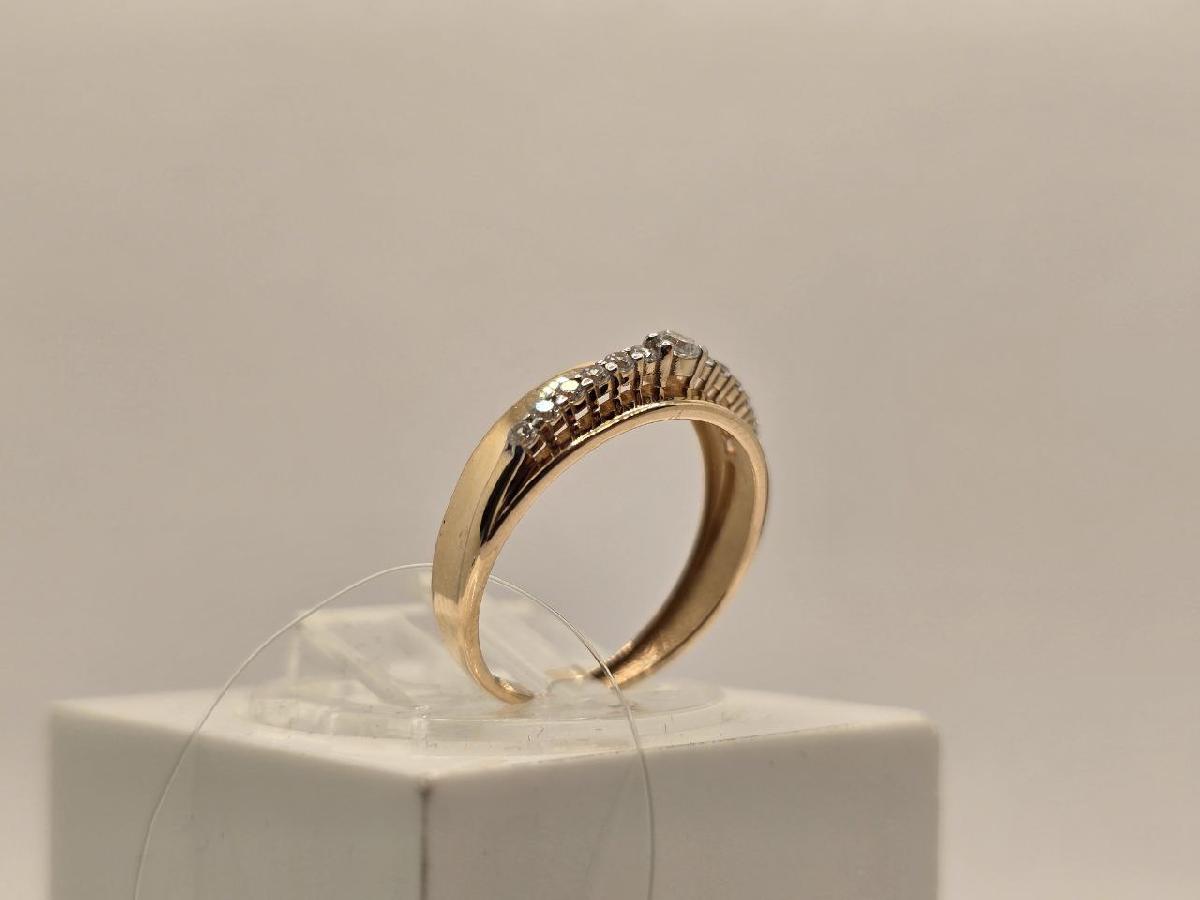 КОЛЬЦО С КАМНЯМИ (Au 585)