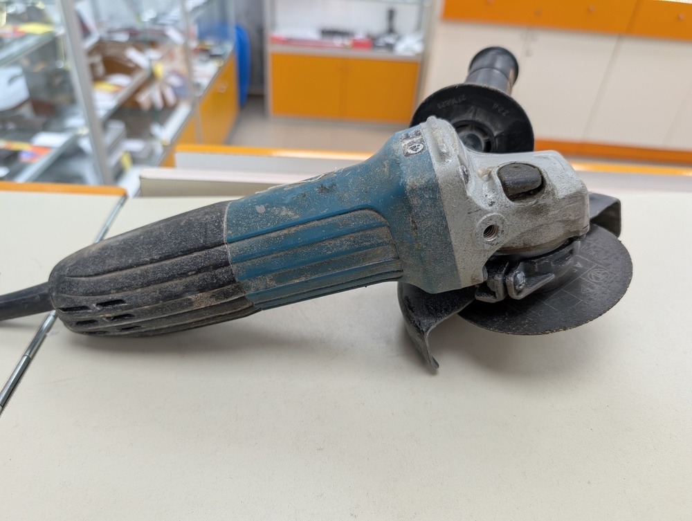 Угловая шлифмашина Makita GA5030.