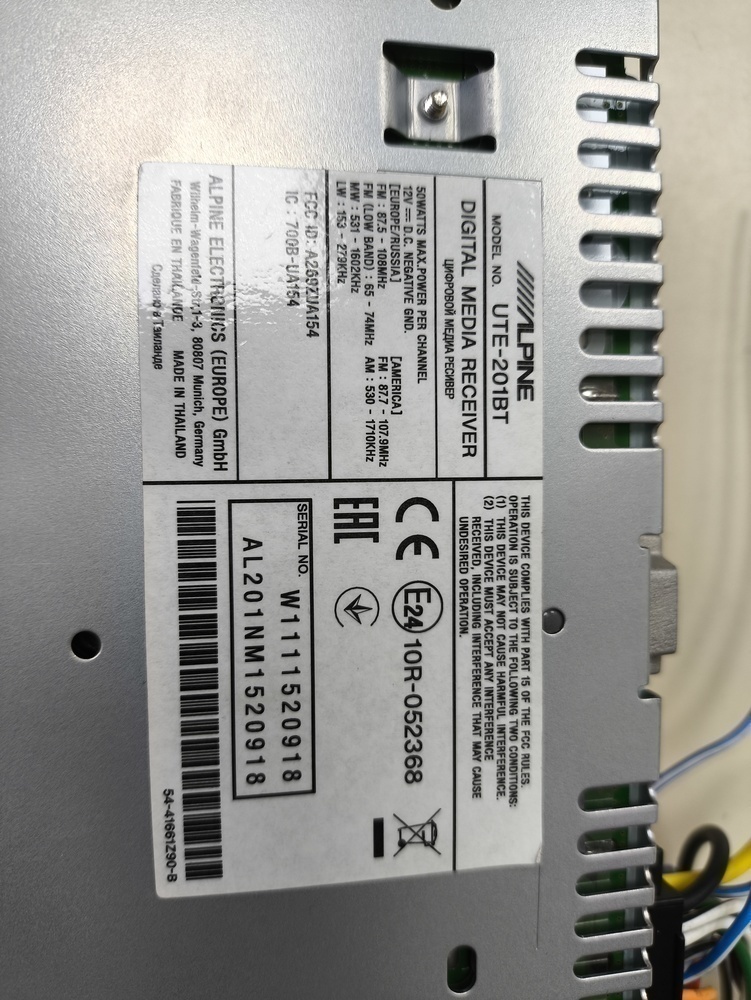 Автомагнитола Alpine UTE-201BT