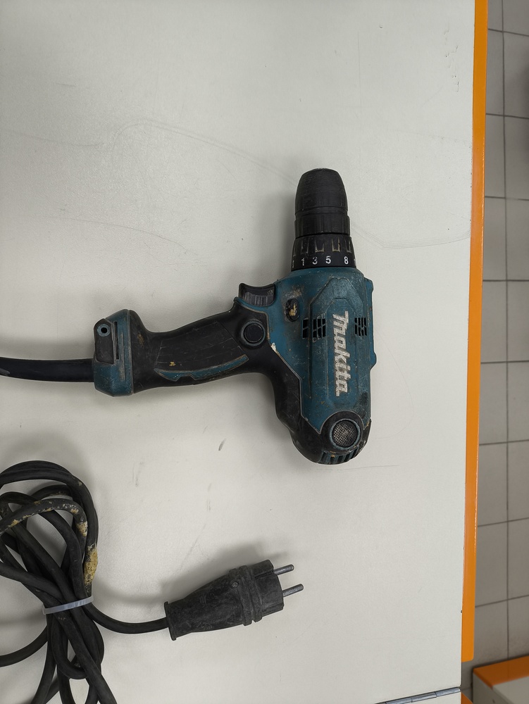 Шуруповерт Makita DF0300