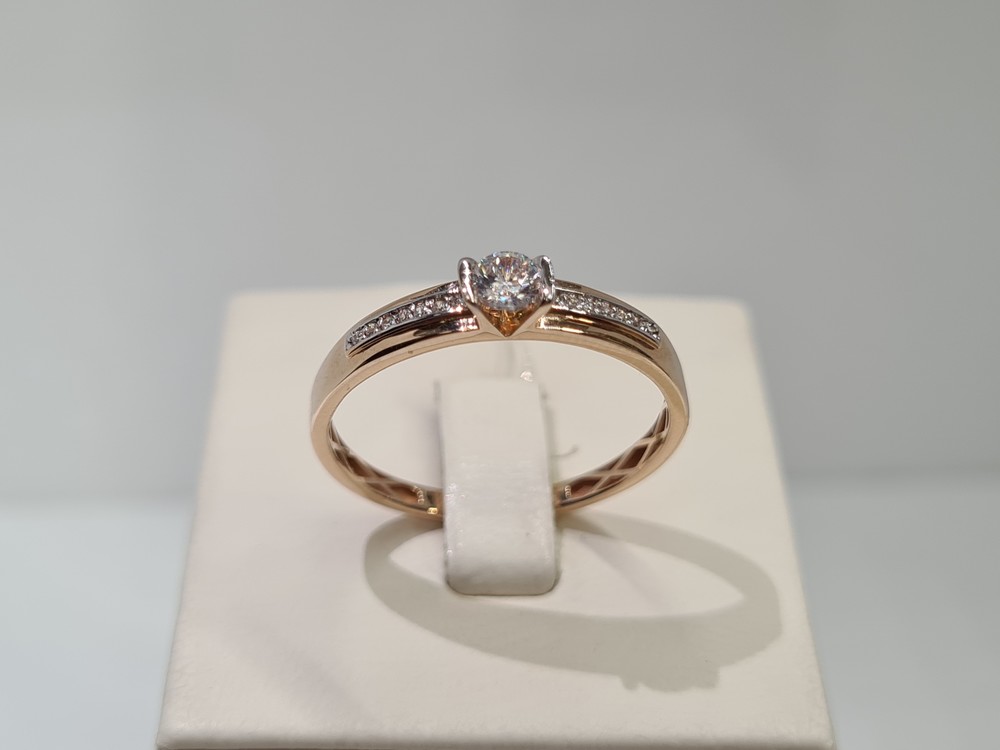 01-6543 КОЛЬЦО С КАМНЯМИ (Au 585)