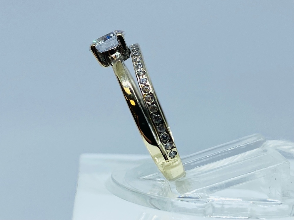 КОЛКМИ585 КОЛЬЦО С КАМНЯМИ (Au 585)