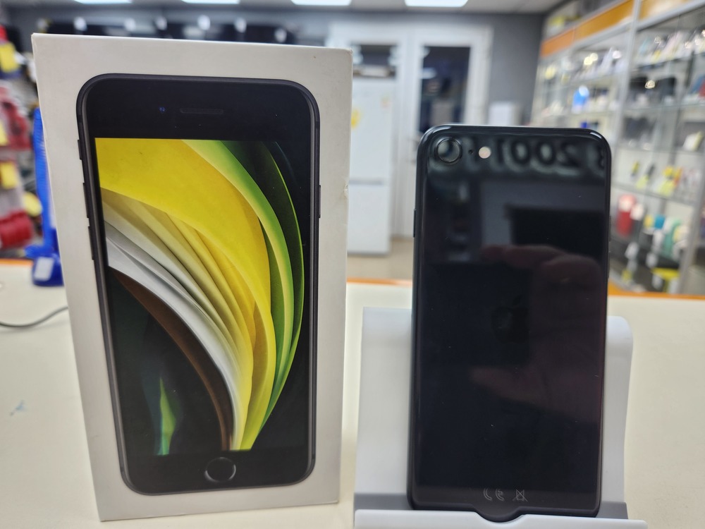 Смартфон Apple iPhone SE 2020 64Gb