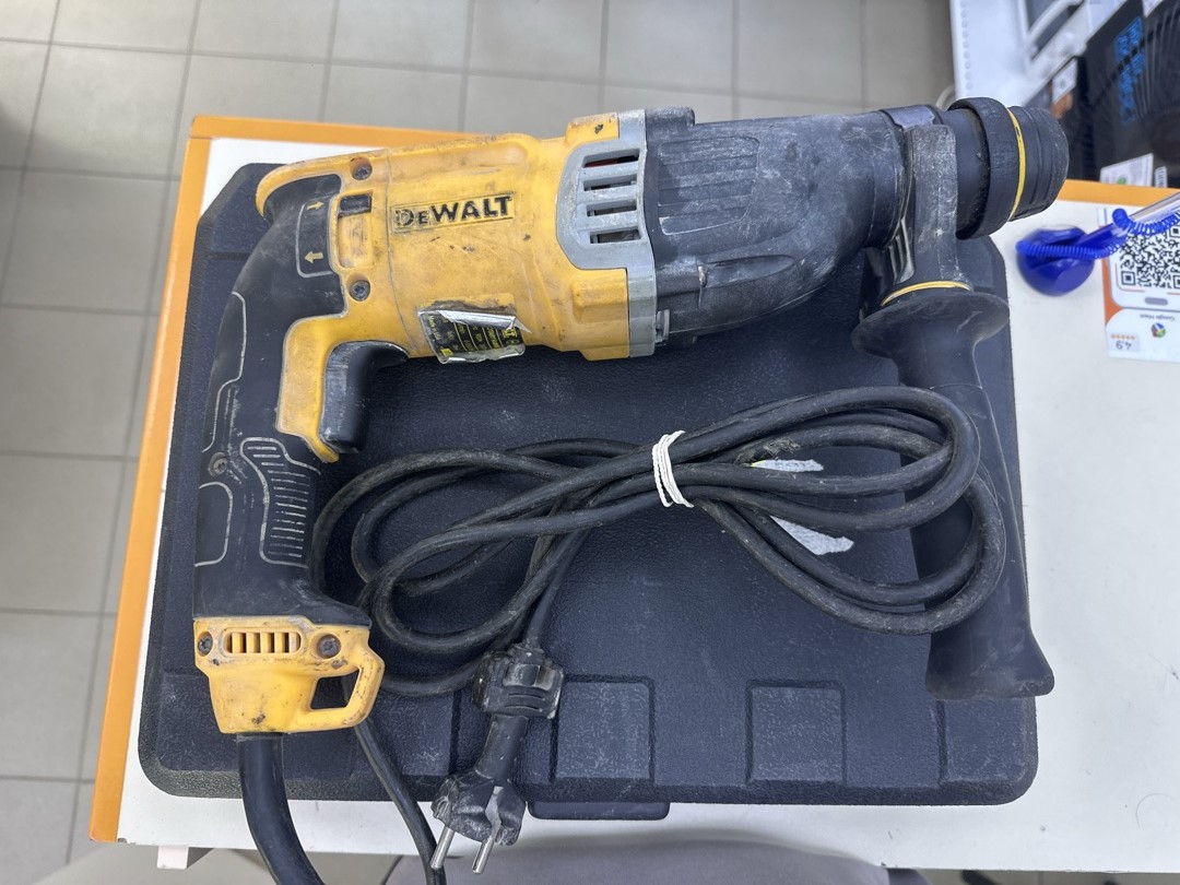 Перфоратор Dewalt D25143K