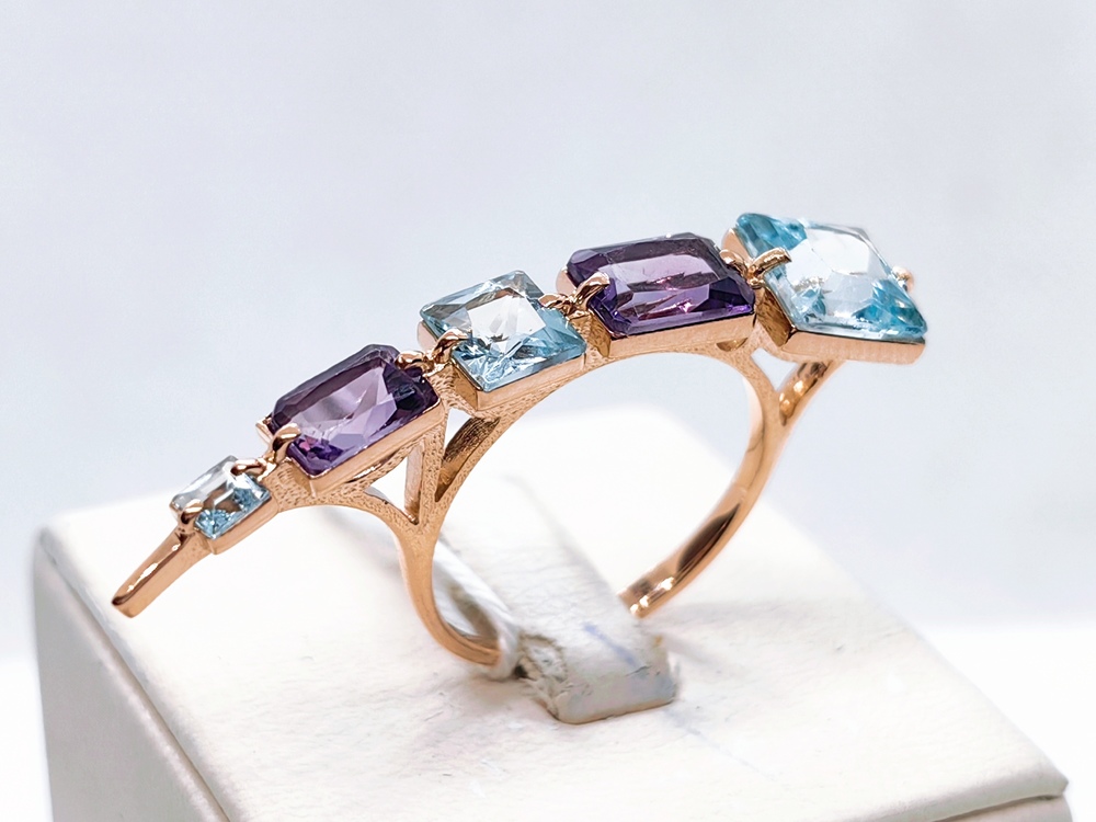 КОЛЬЦО С КАМНЯМИ (Au 585)